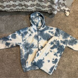 Comfy Blue Tie-Dye Women's Hoodie and Joggers Set